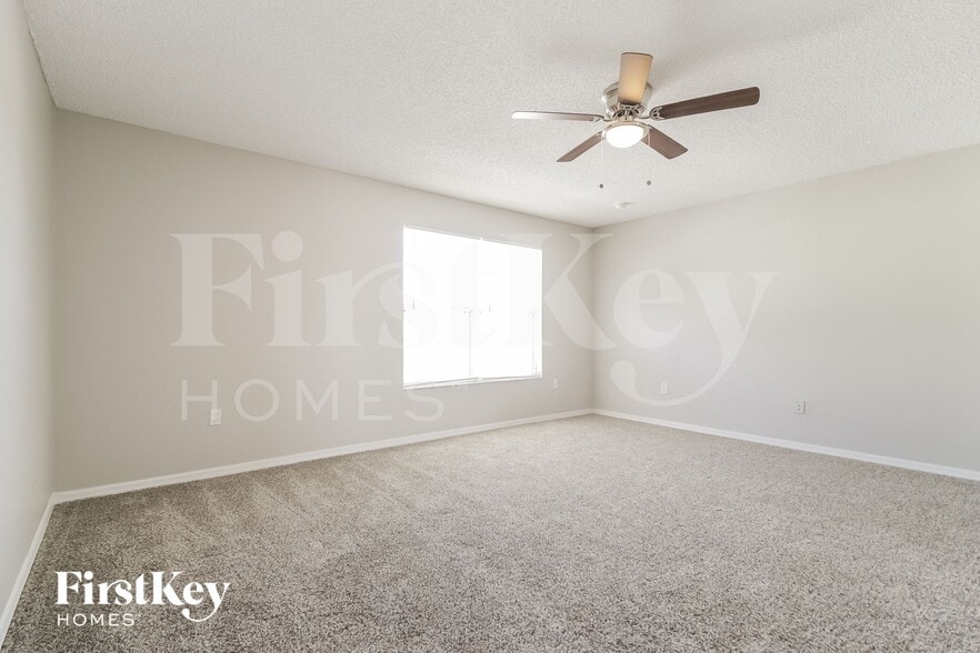 Building Photo - 556 Big Sioux Ct