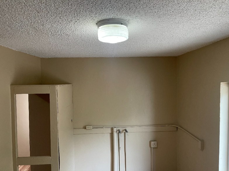 Building Photo - 100 N M St