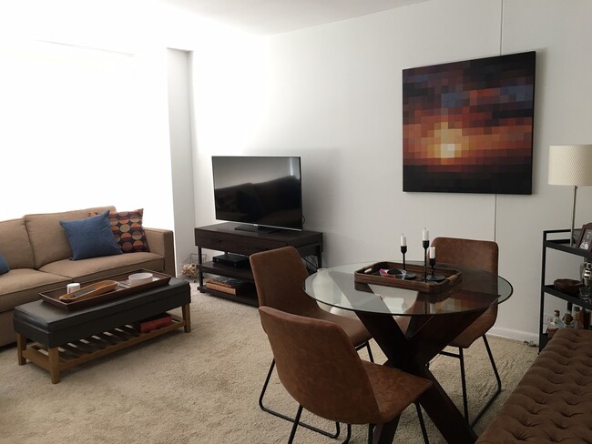 Living Room - 5445 N Sheridan Rd