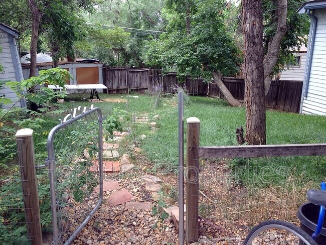 Building Photo - 1035 Mapleton Ave