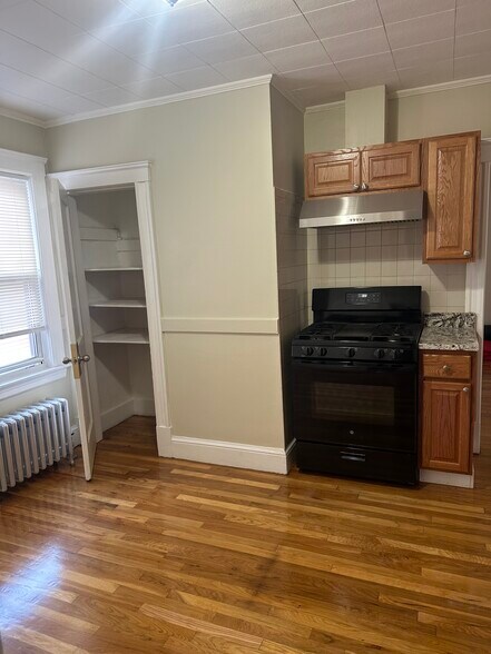 Building Photo - 140 Westville St