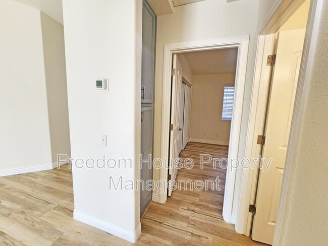 Building Photo - 3741 Malibou Ave