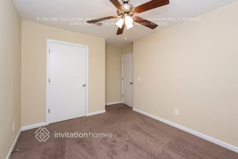 Building Photo - 1830 Killarney Dr SW