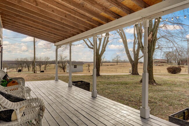 Building Photo - Charming Country Home — 4 Bed | 1 Bath | 1,500 Sq Ft