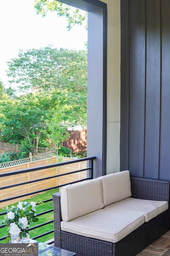 Building Photo - 68 Boulevard SE