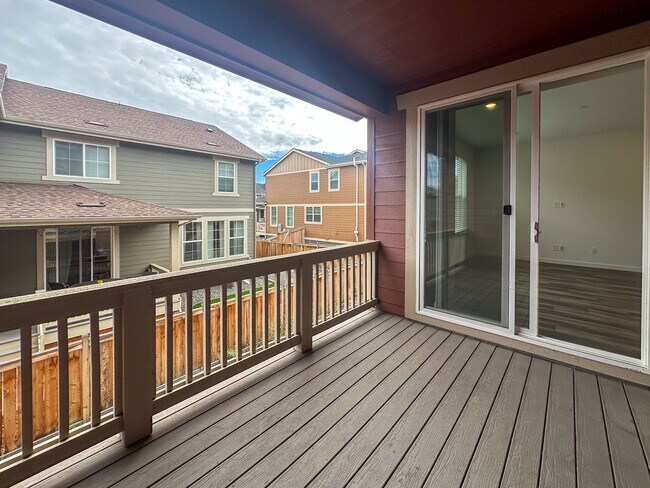 Building Photo - Luxurious 3bd home in Dove Village
