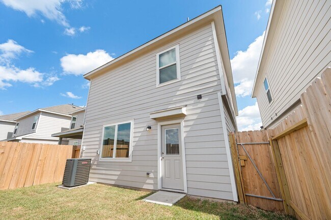 Building Photo - 3915 Deledda Dr