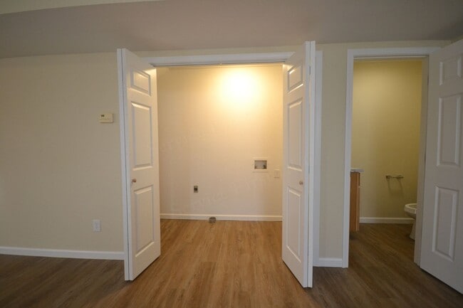 Building Photo - Spacious 3 Bed, 1.5 Bath Fourplex Unit in Buffalo, MO