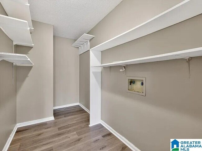 Building Photo - 3031 Apple Valley Ln