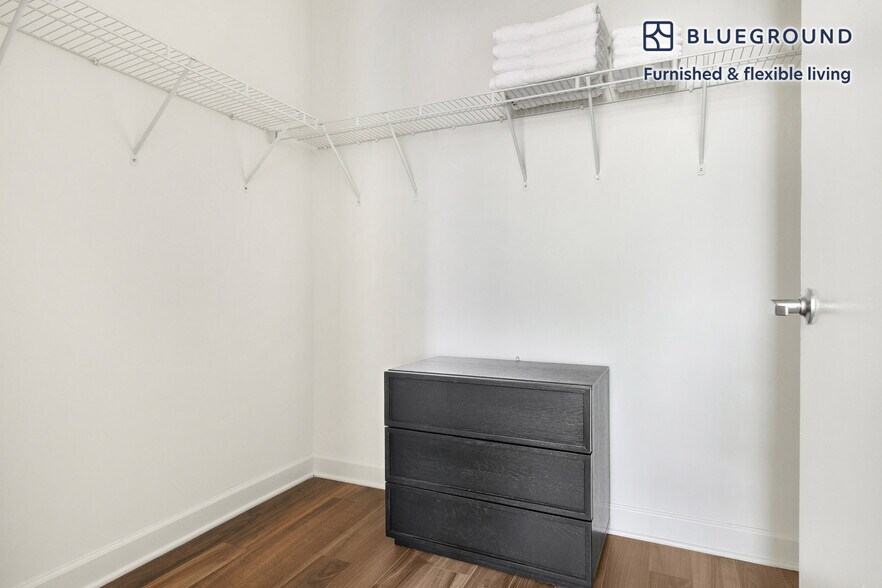 Building Photo - 300 N Canal St