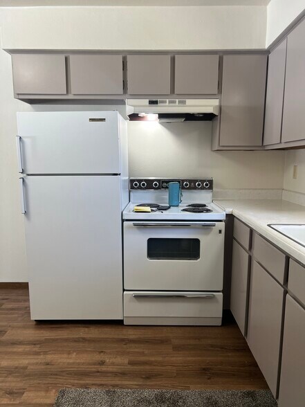 Building Photo - 1825 Ontario Dr