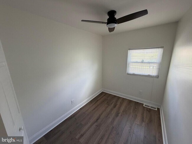 Building Photo - 3207 Gartside Ave