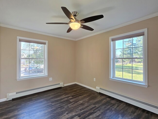 Building Photo - 4 Rock Point Rd