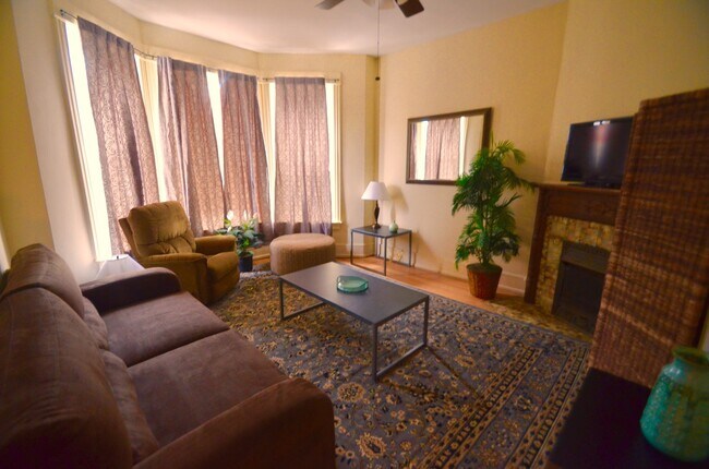 Building Photo - (4) Four Bed DePaul Location ** Video tour...