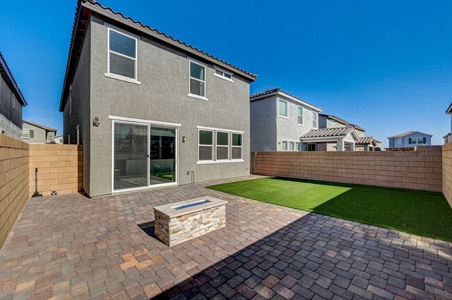 Building Photo - AMAZING 2 Story, 5 Bedroom Home in Gated community!