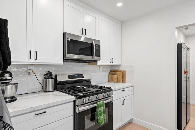 Building Photo - 8 17th St