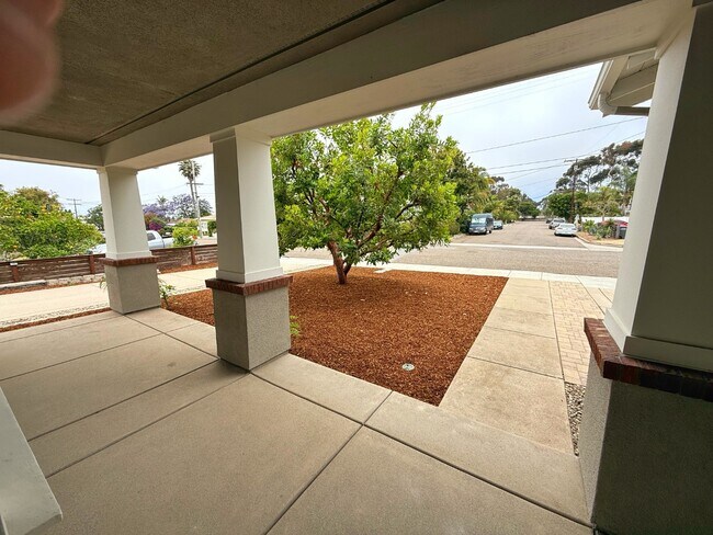 Building Photo - 1099 Buena Vista Way
