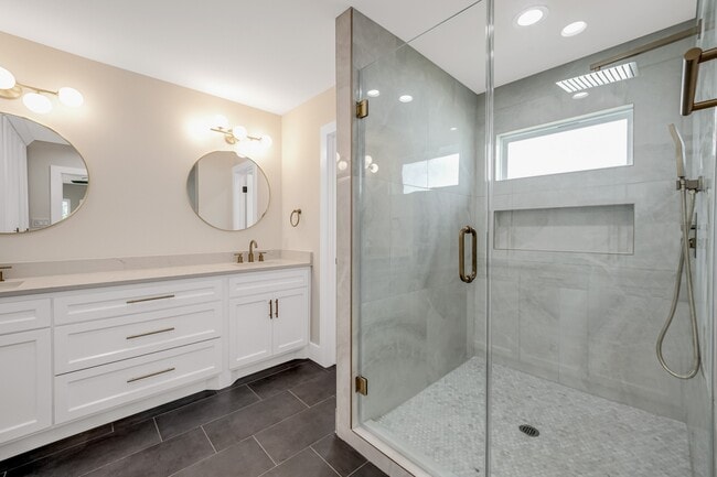 Building Photo - 403 Moody St