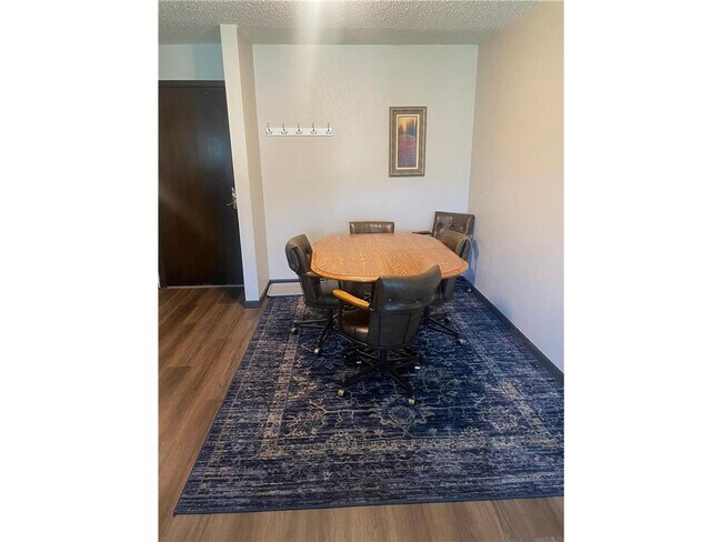 Building Photo - 812 Hills Ave