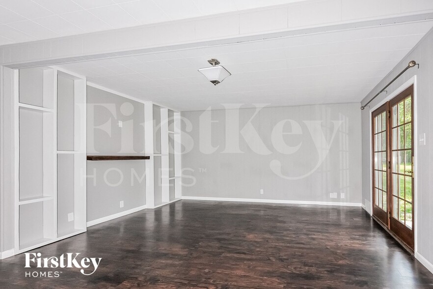 Building Photo - 2 Valley Rd