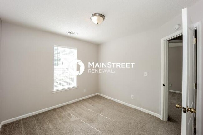 Building Photo - 3 Bedroom Pet-Friendly Home in Jonesboro, GA with Main Street Renewal