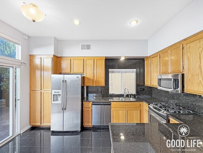 Building Photo - Spacious 4BR Home in Central Mira Mesa