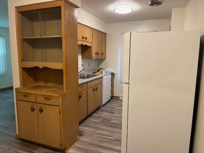 Building Photo - Brick 1 BR 1 BA duplex with hardwood floors in nice residential neighborhood