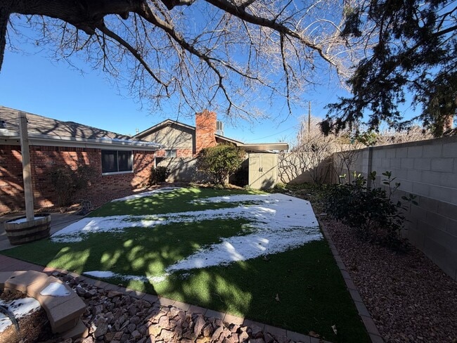 Building Photo - 3 Bedroom Single Story Home Available Near Louisiana Blvd NE & Candelaria Rd NE!