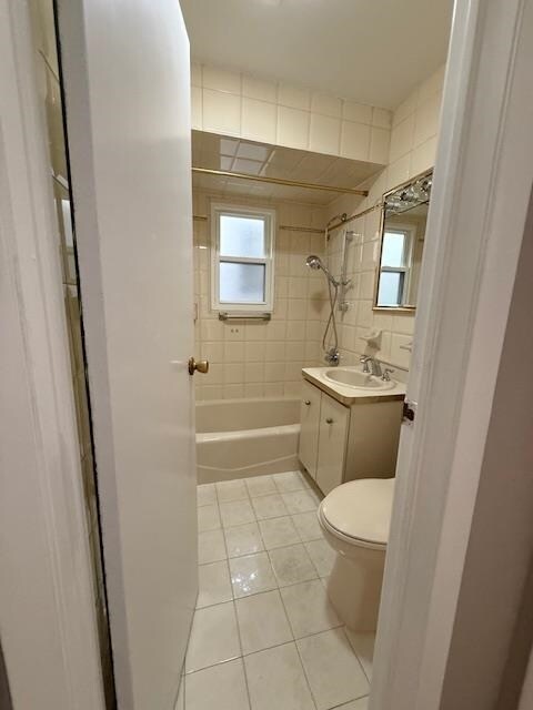 Building Photo - 624 60th St