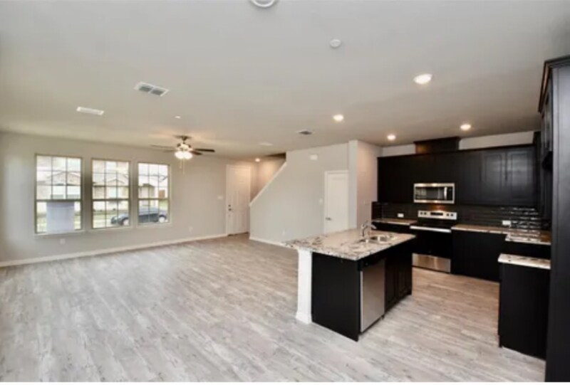 Building Photo - 3401 Solana Cir