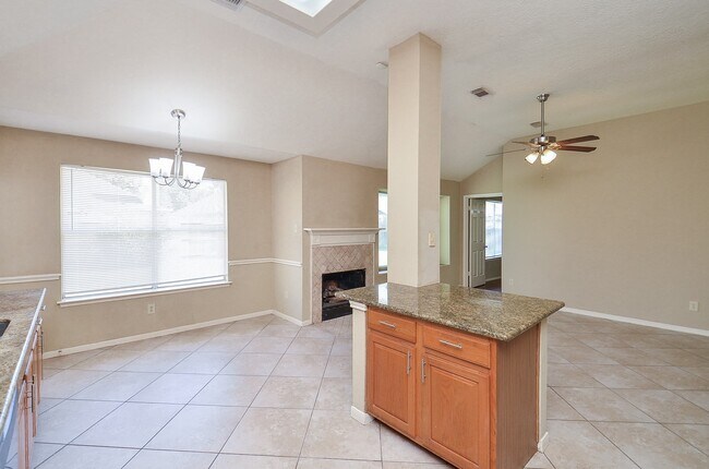 Building Photo - 20430 Drakewood Dr