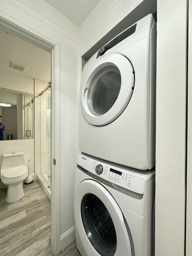 Building Photo - 630 S Sapodilla Ave