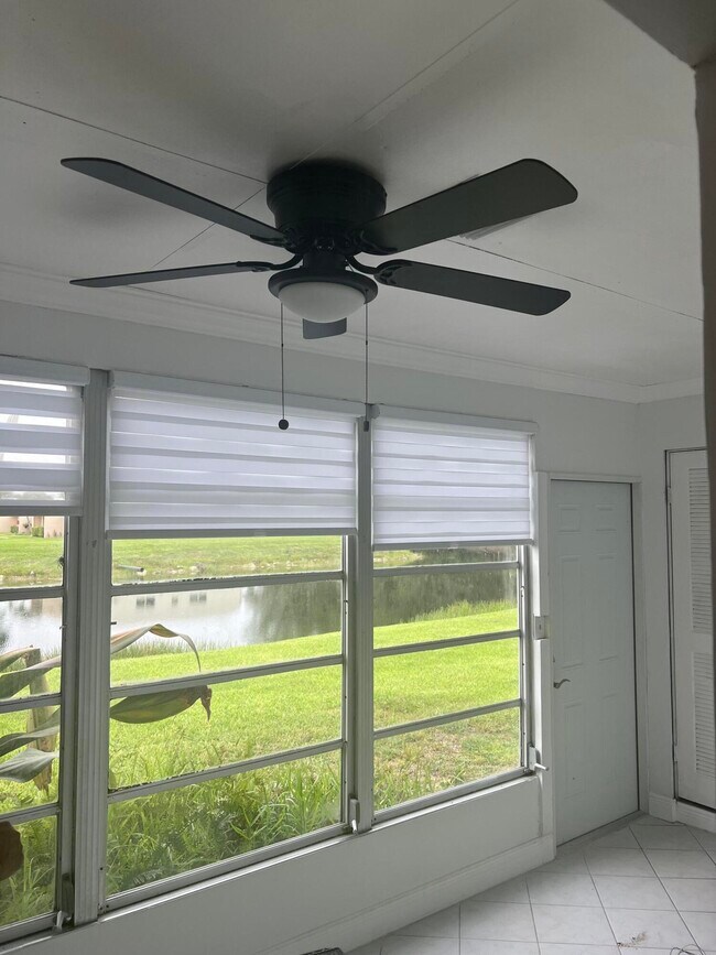 Building Photo - 131 Lake Olive Dr