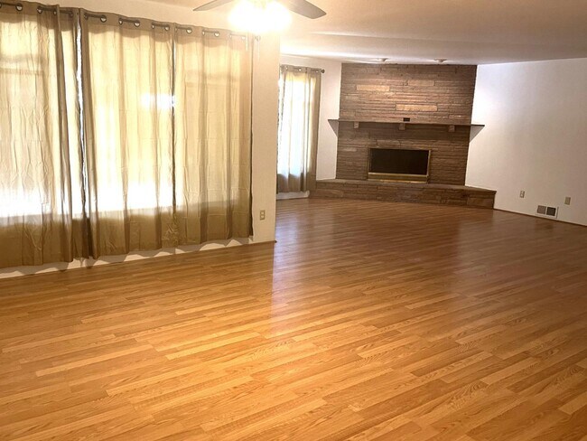 Building Photo - 7731 Filice Dr