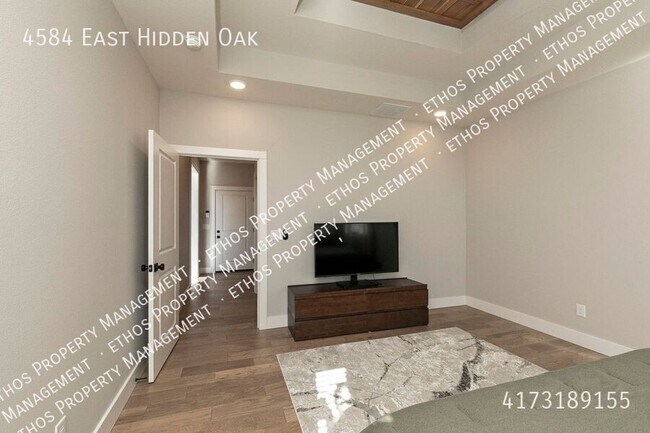 Building Photo - 4584 E Hidden Oak St