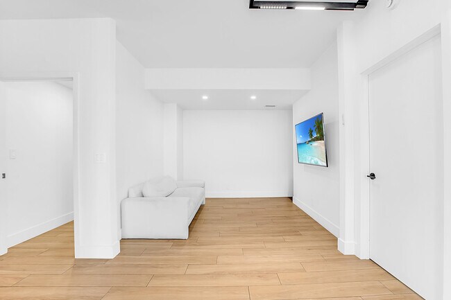 Building Photo - 1865 S Ocean Dr