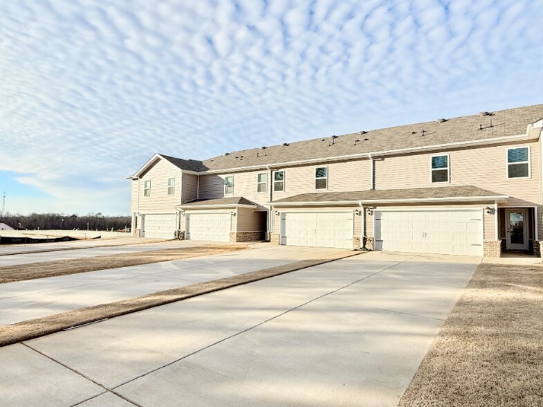 Building Photo - 21432 Scuttle St