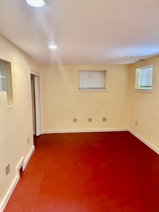 Building Photo - Charming 3bed/2bath House!