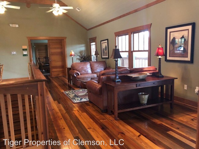 Building Photo - 3 br, 3 bath House - 1301 Harts Ridge Dr