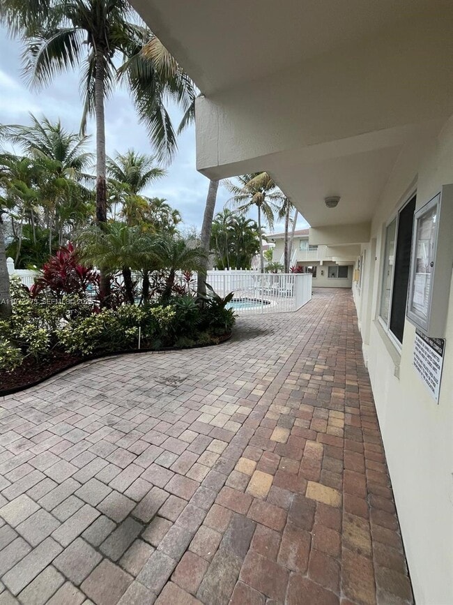 Building Photo - 1856 NE 46th St