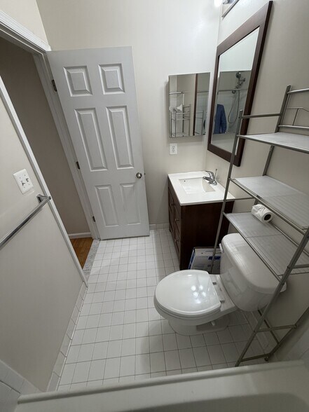 Building Photo - 1501 Fallsgrove Ln