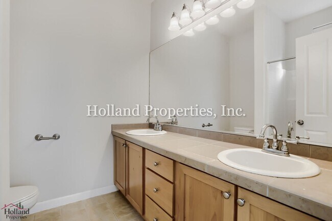 Building Photo - 10882 NE Red Wing Way