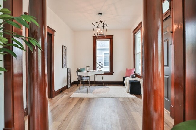 Building Photo - Newly Renovated Single Family Home