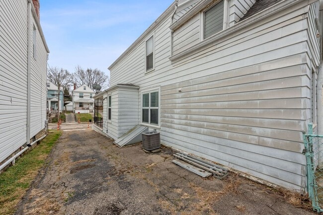 Building Photo - NORWOOD- Cute 2 bedroom 1.5 baths with fenced yard