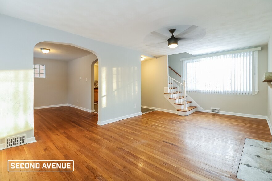 Building Photo - 3107 Elroy Ave