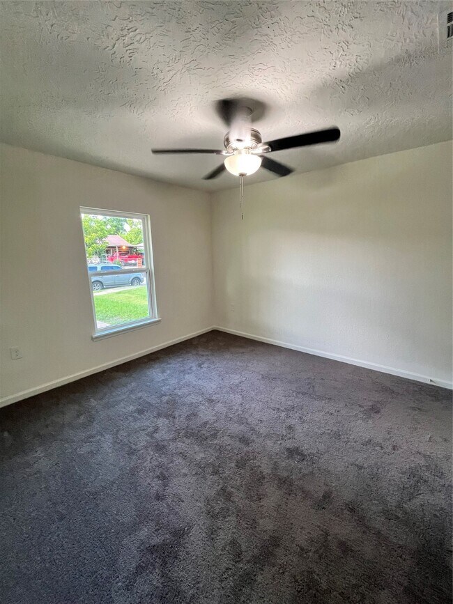 Building Photo - 5915 Beldart St