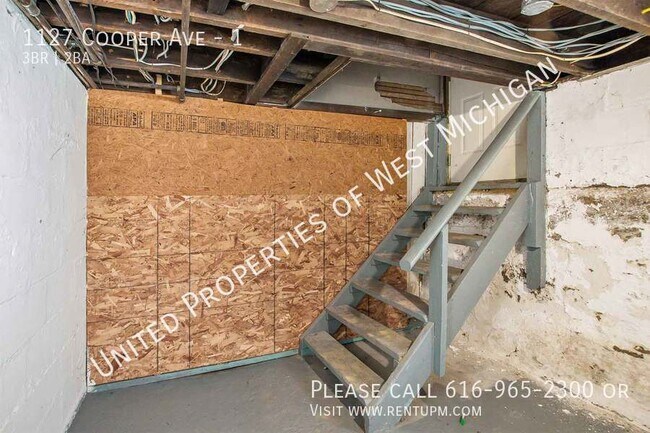 Building Photo - Available Now | 3 Bedroom 2 Bathroom Lower...