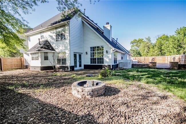 Building Photo - 2 Oak Ridge Ln