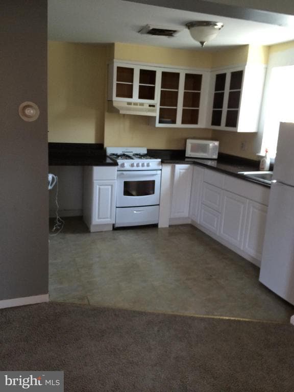 Building Photo - 1048 South St