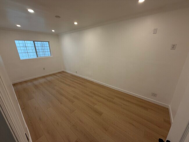Downstairs Bedroom - 1754 N Alexandria Ave
